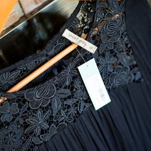 Sweet Grey Black Flower Crochet 3/4 Sleeve Top